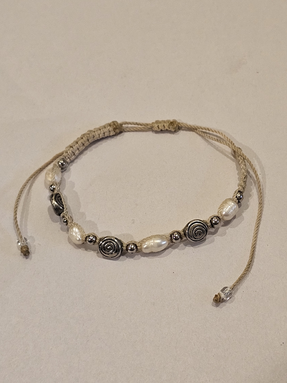 Genuine Freshwater Pearl & Silver-Toned Swirl Bead Macramé Bracelet